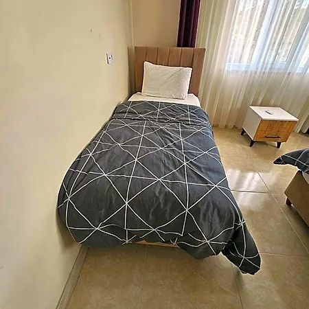 The Titanic House Ξενοδοχείο 3*